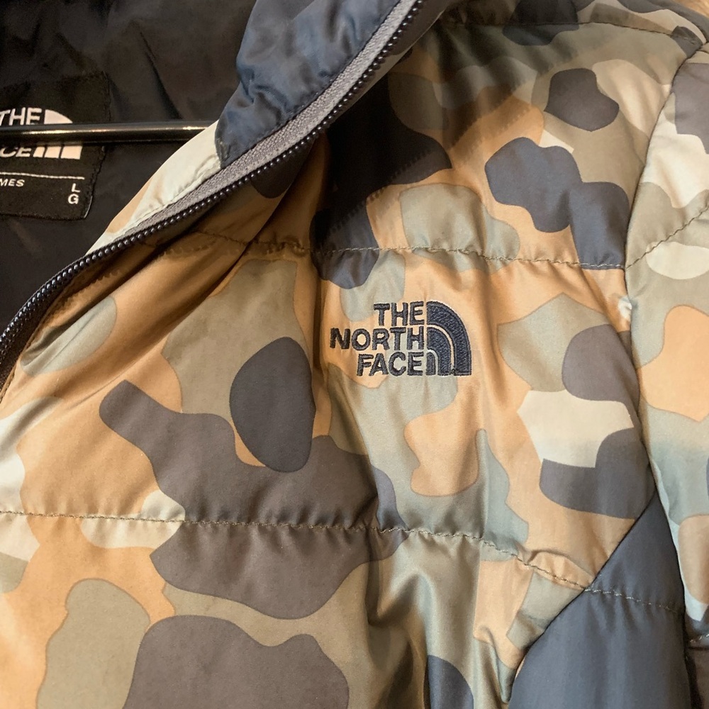 The North Face Camouflage Puffer Jacket in Beige, Olive, Gray with fur hood - Picture 2 of 7